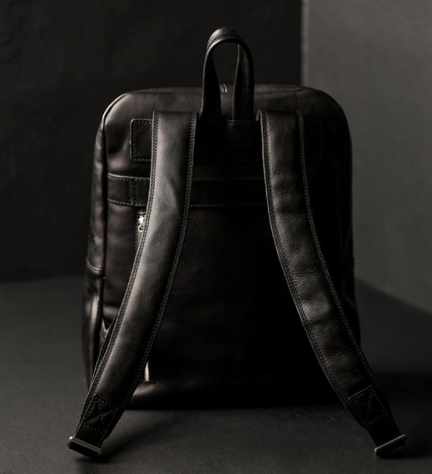 Великий шкіряний рюкзак для чоловіків - The Divine Comedy - Чорний колір - Time Resistance 5209401