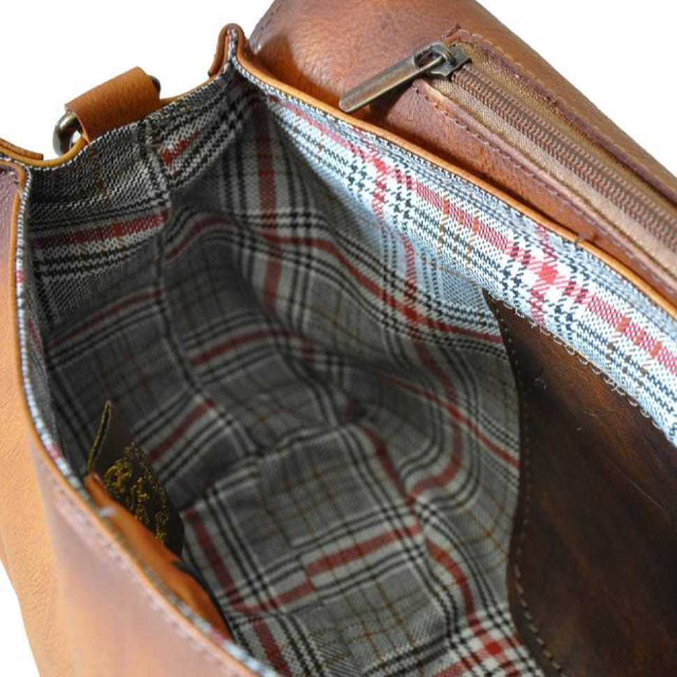 Pratesi BFU161 - Castel Del Piano Clutche in cow leather Castel Del Piano B161 Fuxia