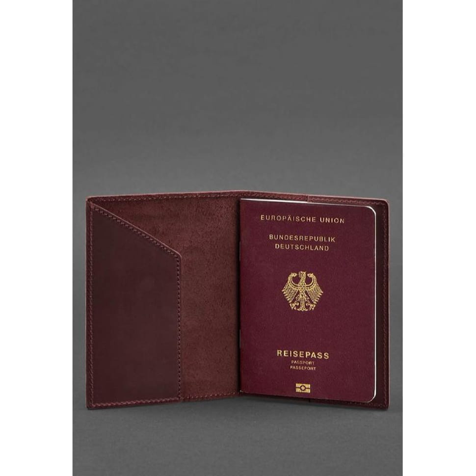 Кожаная обложка для паспорта с гербом Германии бордовая Crazy Horse