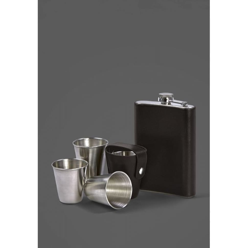 Set with a flask and glasses in a leather case dark brown