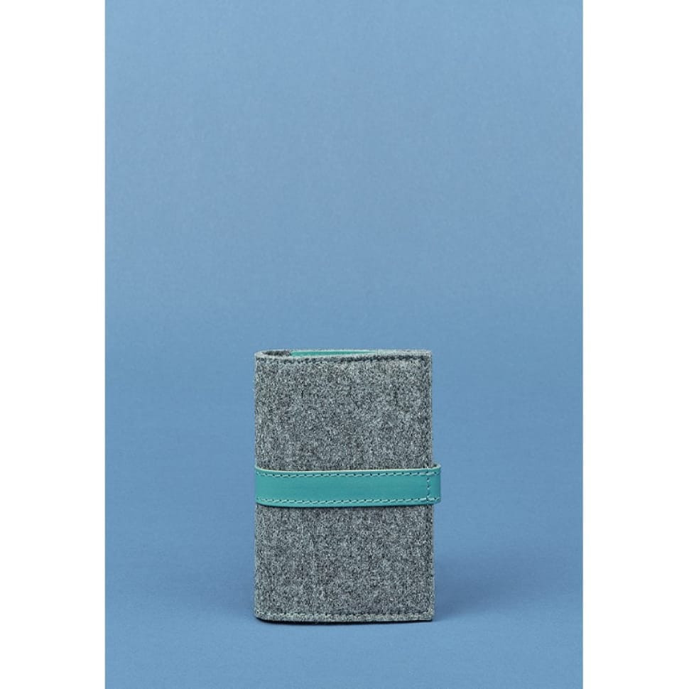 Felt female passport cover 1.1 with leather turquoise inserts