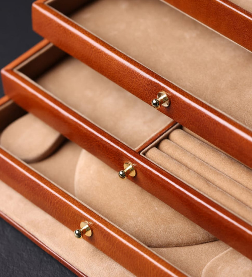 Large Leather Jewelry Box for Women - The Portrait of a Lady - Cognac Brown color - Time Resistance 5239801