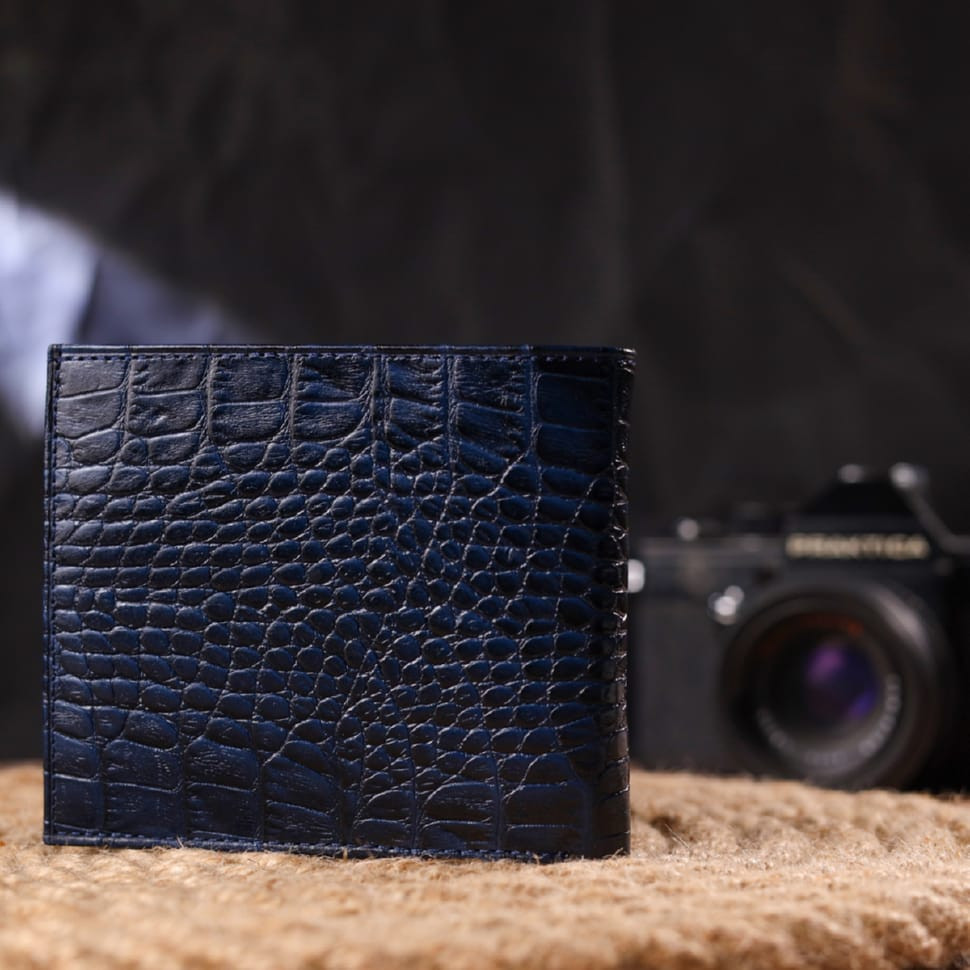 Стильний гаманець для чоловіків у дві складення з натуральної фактурної шкіри з тисненням під крокодила CANPELLINI 21580 Синій