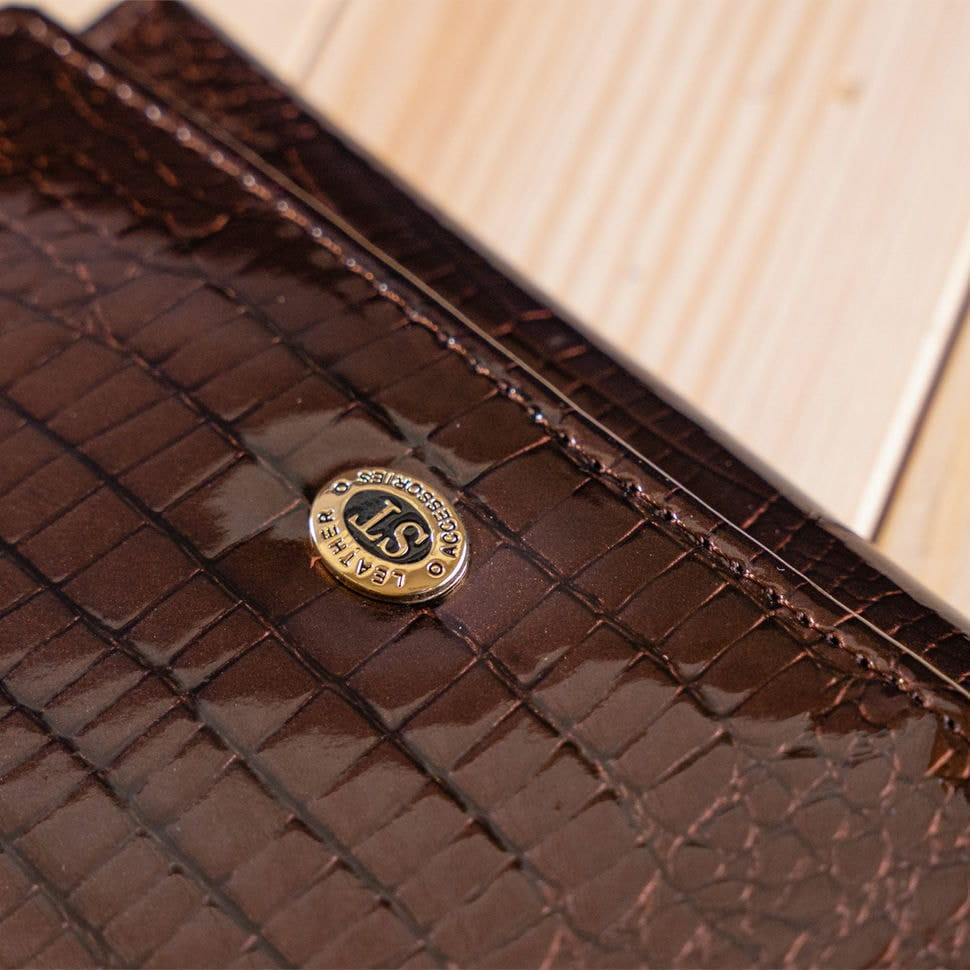 Кошелек женский ST Leather 18372 (S1201A) лакированная кожа Коричневый