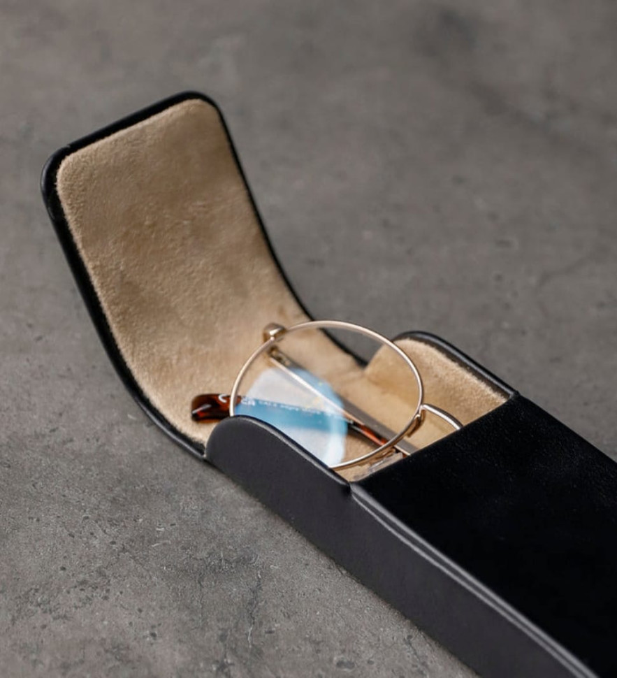 Leather Glasses Case for Women - The Sign of Four - Black color - Time Resistance 5246801W