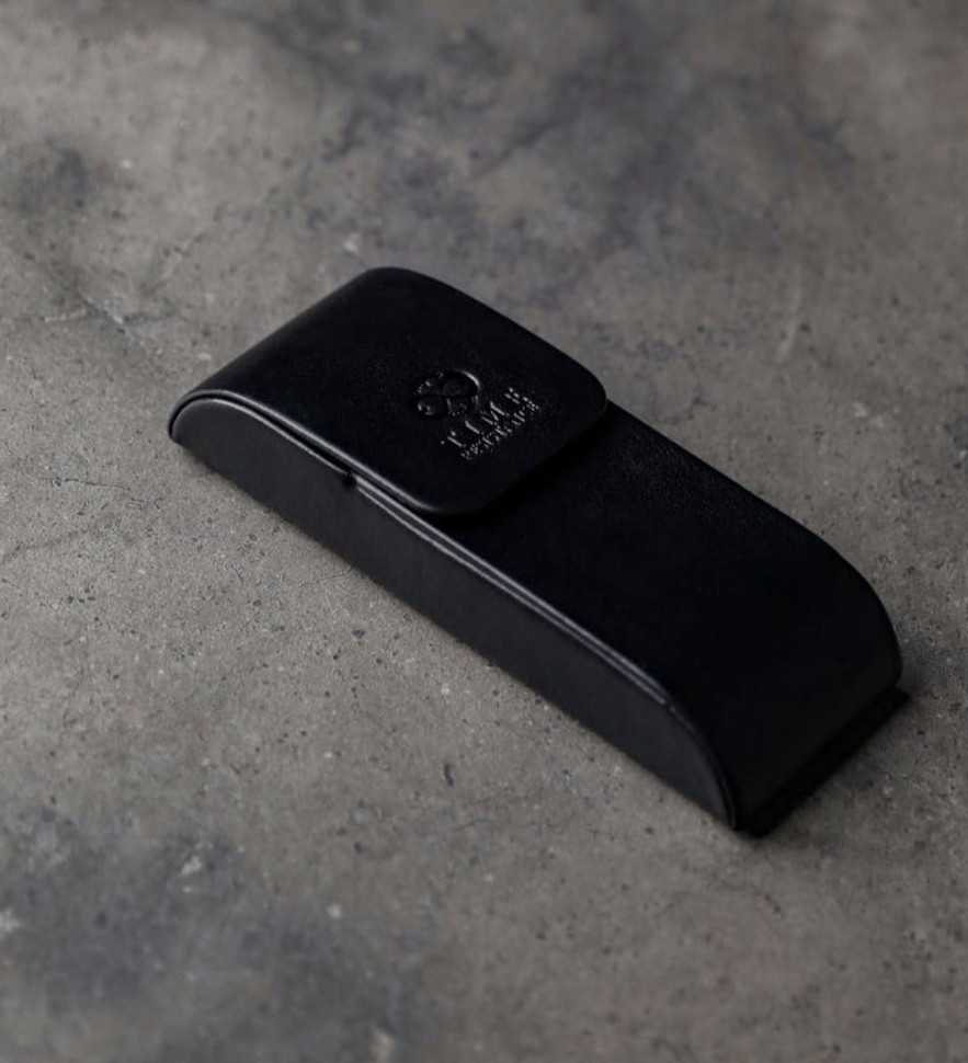 Leather Glasses Case for Women - The Sign of Four - Black color - Time Resistance 5246801W
