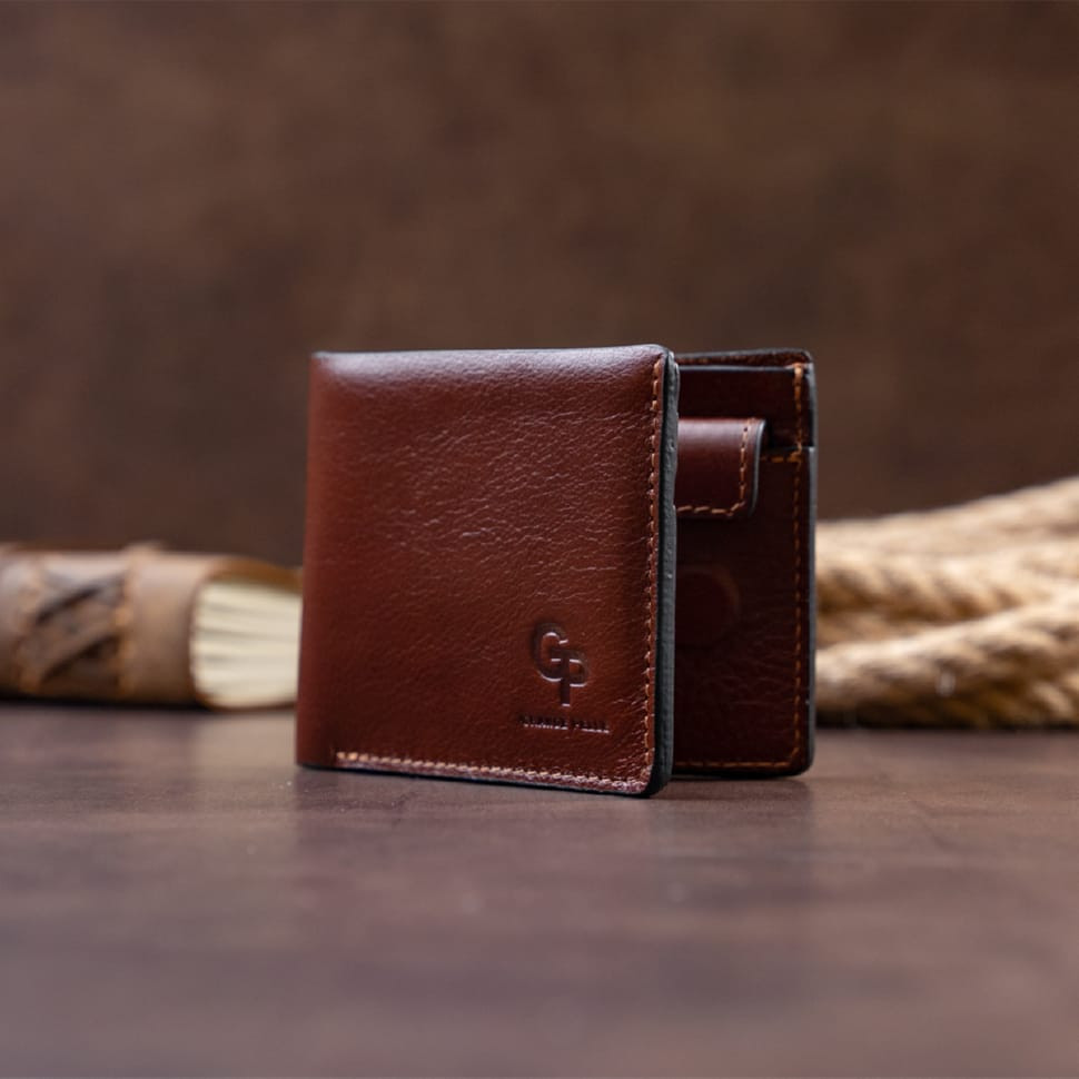 Горизонтальне портмоне в гладкій шкірі на магнітах GRANDE PELLE 11308