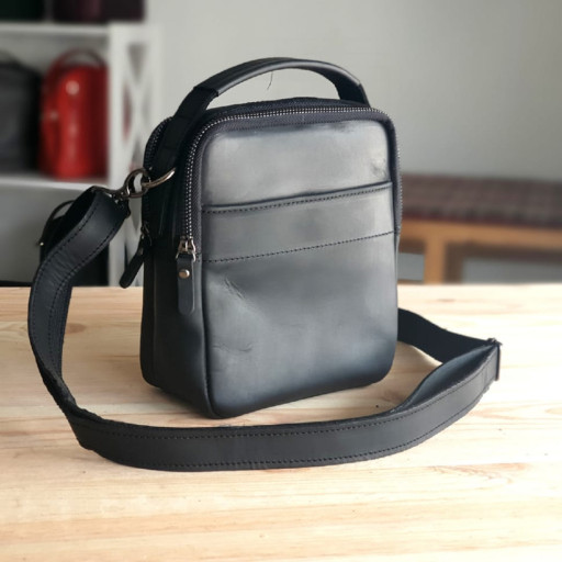 Чоловіча шкіряна сумка BGS з ременем через плече і ручкою чорна BGS3025