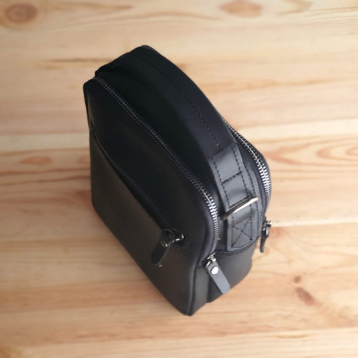 Чоловіча шкіряна сумка BGS з ременем через плече і ручкою чорна BGS3025