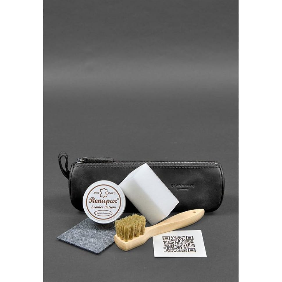 Набір для догляду за шкіряними виробами в шкіряному чохлі.