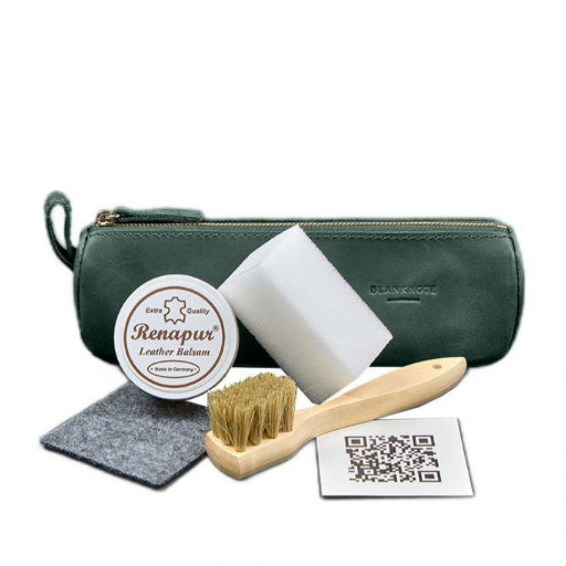 Набір для догляду за шкіряними виробами у шкіряному чохлі.