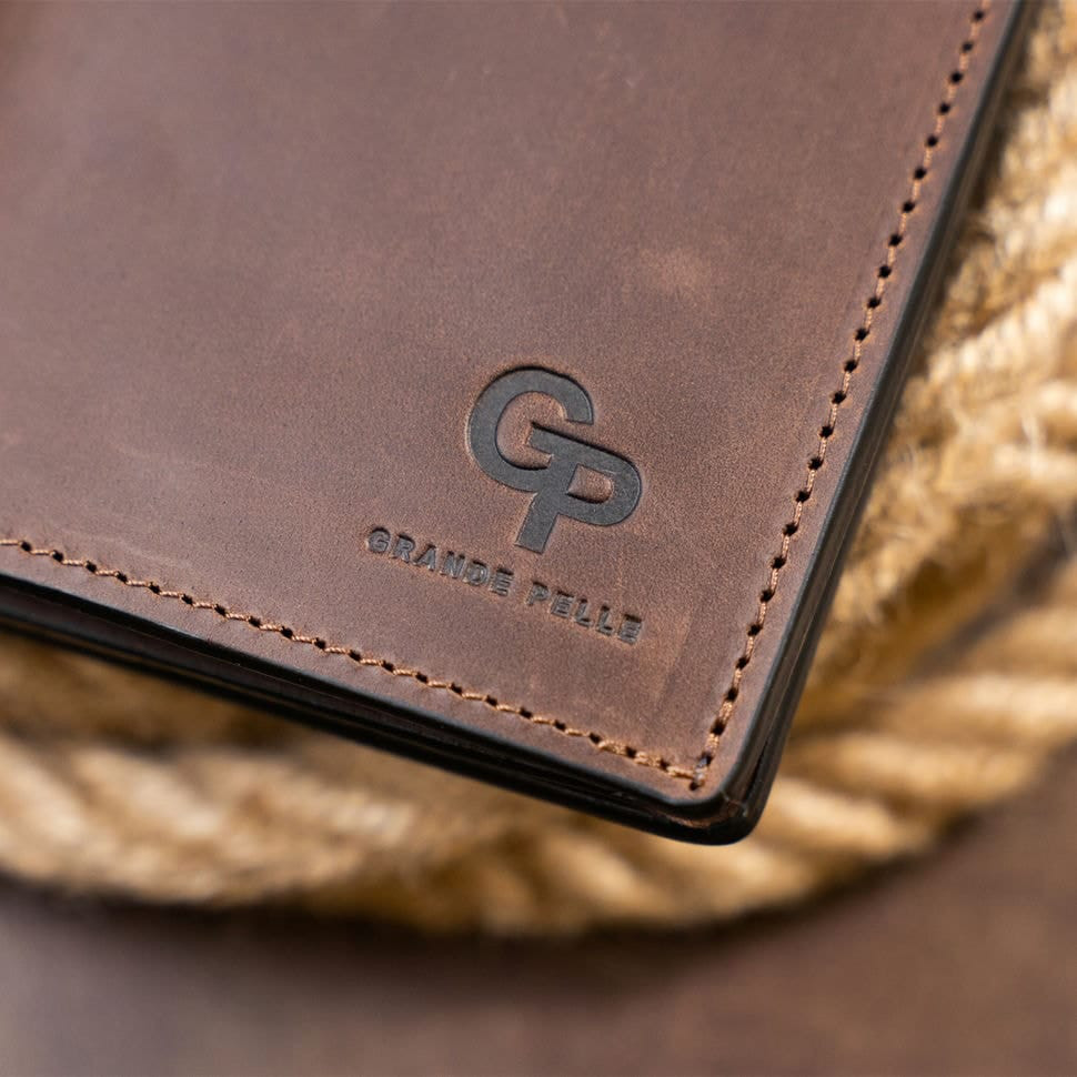 Вертикальний гаманець матовий на магнітній кнопці GRANDE PELLE 11314 Шоколадний