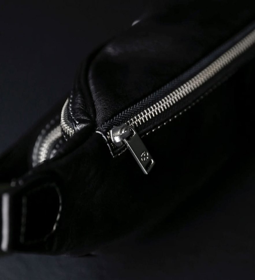 Womens Leather Sling Bag Belly Bag - Independent People -  Black color -  Time Resistance 5225001W