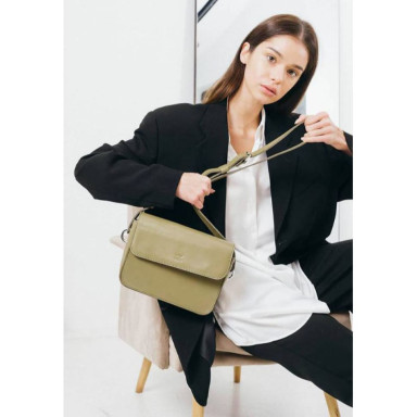 Moment women's leather mini bag olive