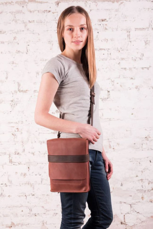 Universal messenger bag B310 from the brand Avitoo, color: light brown