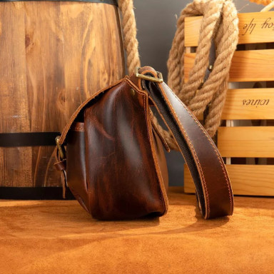 Leather banana bag capacious Bexhill bx9090