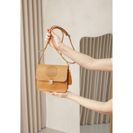 Шкіряна жіноча бохо сумка Лілу жовта Crazy Horse