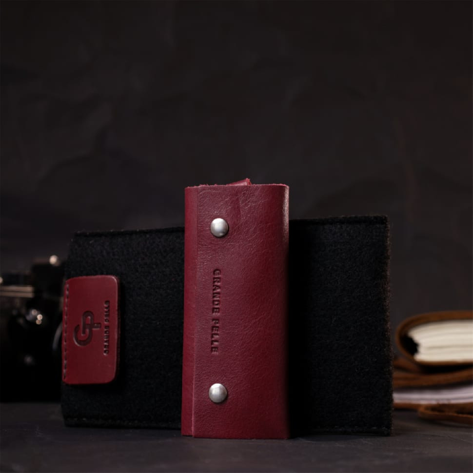 Жіноча шкіряна ключниця на кнопках GRANDE PELLE 11640 Бордовий